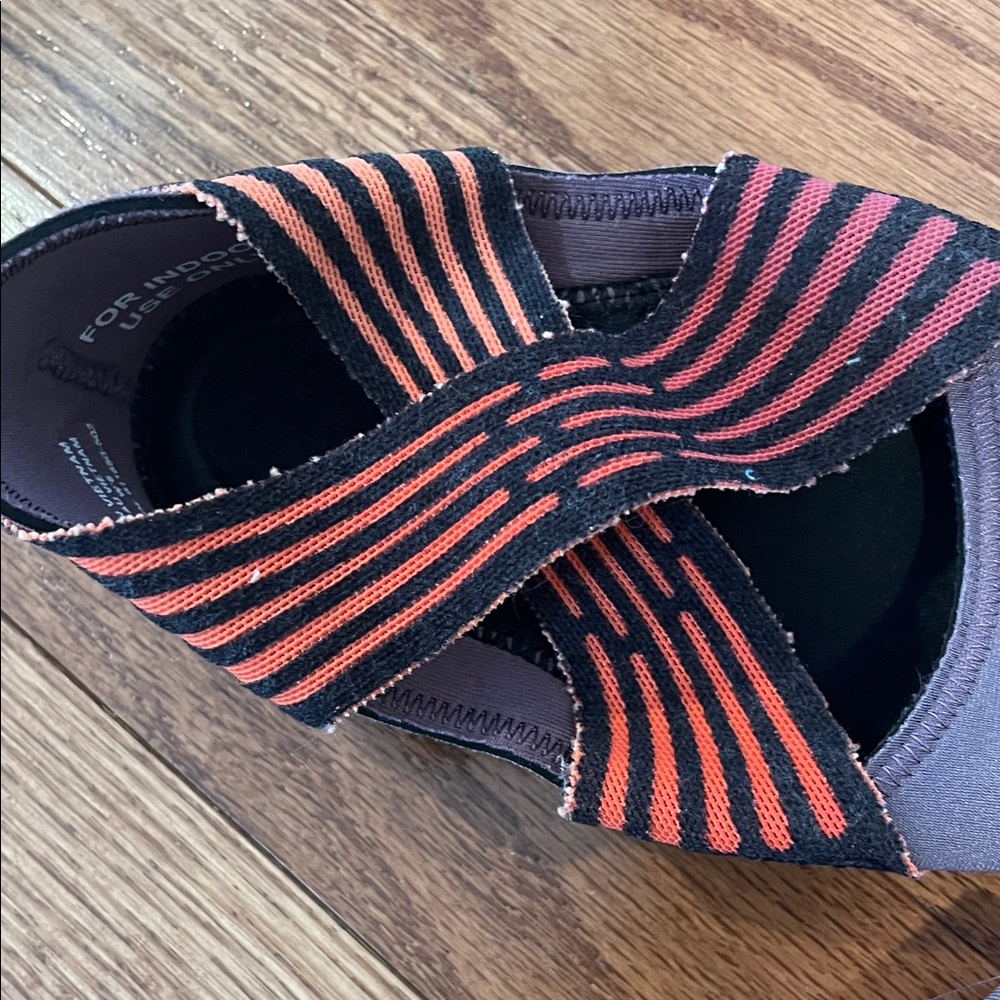 Nike Women’s Barre Wraps/Socks - Picture 4 of 6